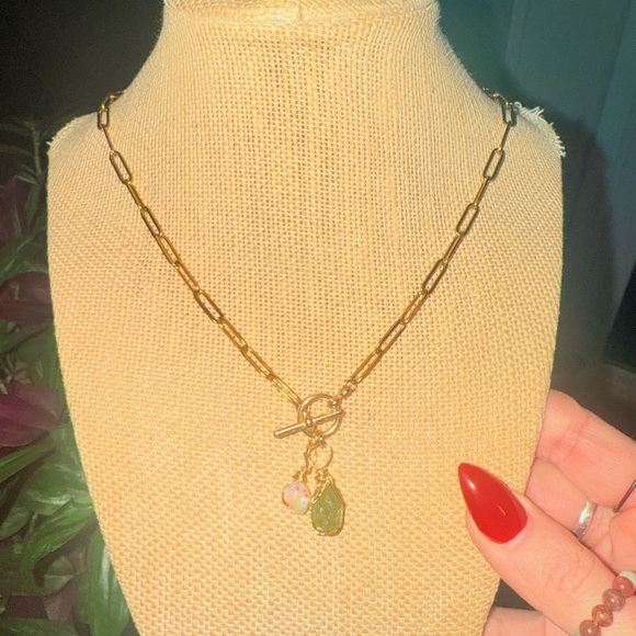 Elegant Gold Chain Crystal charm necklace - Picture 5 of 5